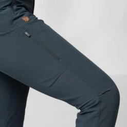 FJÄLLRÄVEN ABISKO TRAIL STRETCH TROUSERS W Damen - Trekkinghose 26 FJÄLLRÄVEN ABISKO TRAIL STRETCH TROUSERS W Damen - Trekkinghose -Outdoor Bekleidungsgeschäft 5638002442 l abisko trail stretch trousers w fjaellraeven 24